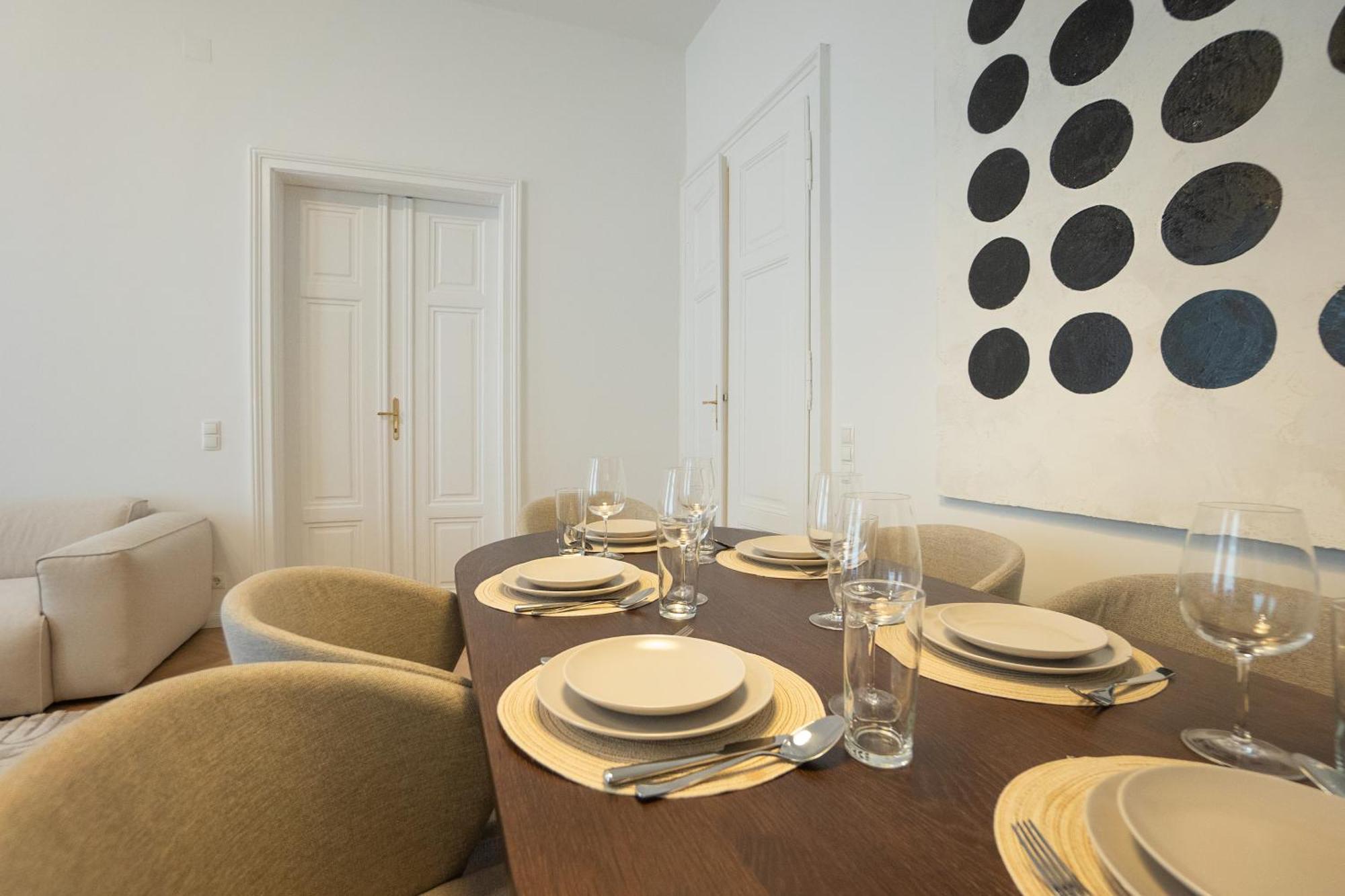Chic & Cozy 104m2 Flat, Walk To Attractions Apartment Wien