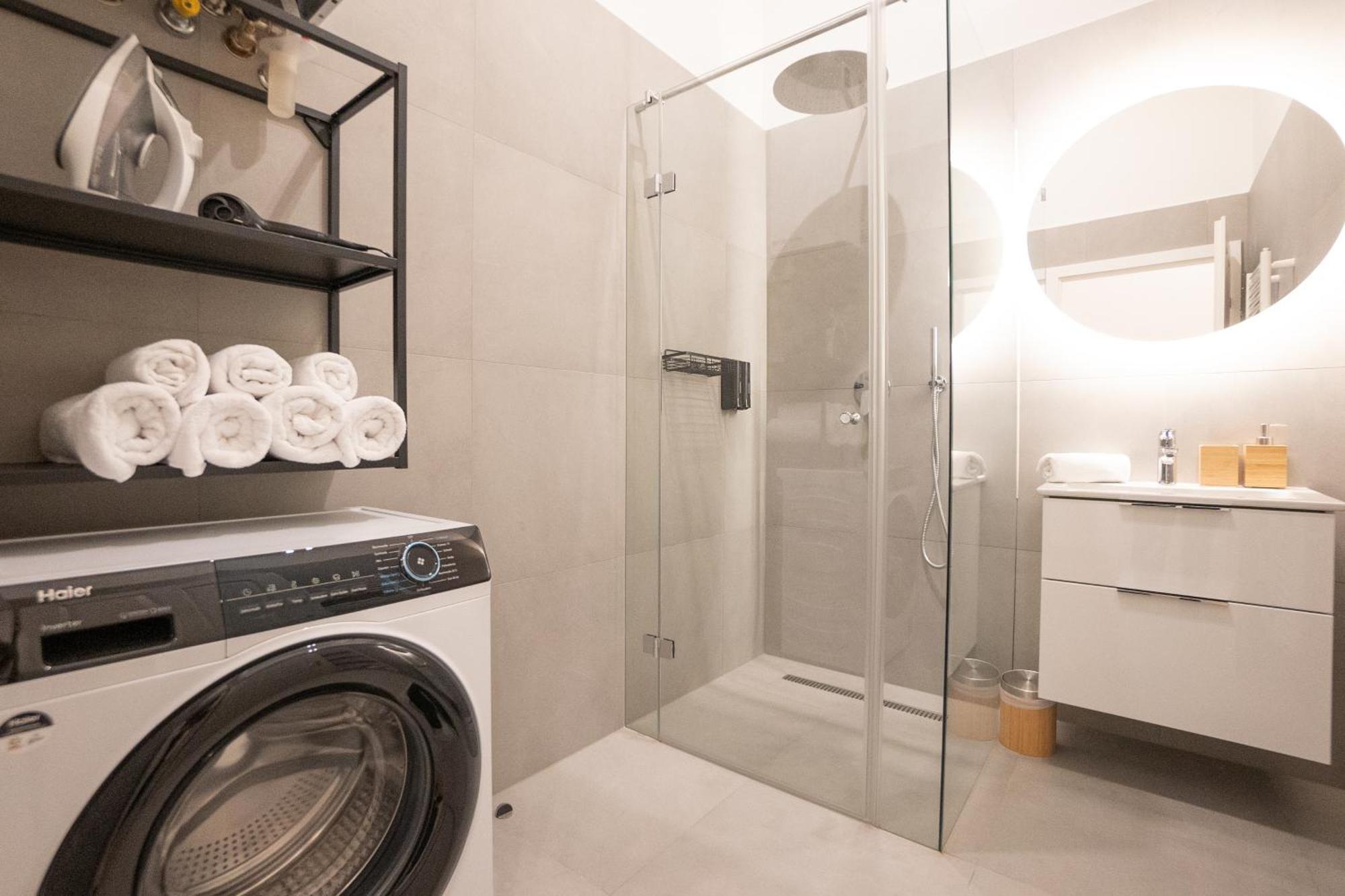 Chic & Cozy 104m2 Flat, Walk To Attractions Wien