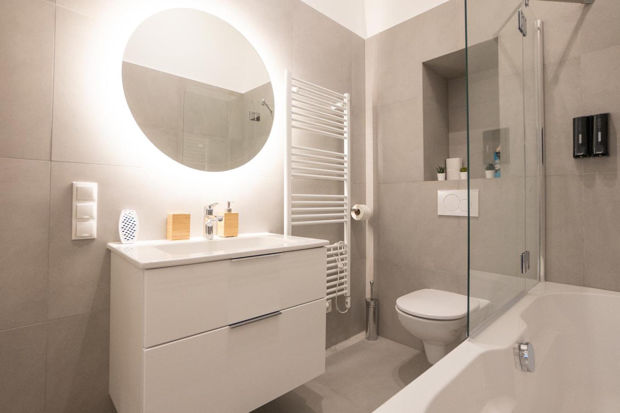 Chic & Cozy 104m2 Flat, Walk To Attractions Wien