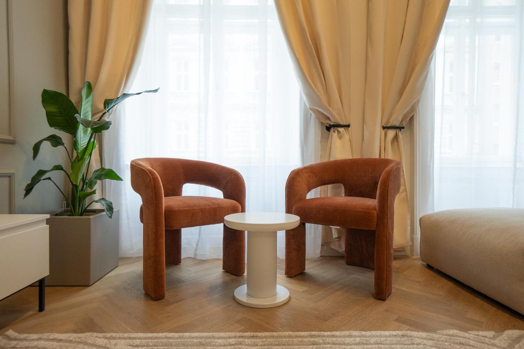 Chic & Cozy 104m2 Flat, Walk To Attractions * Wien