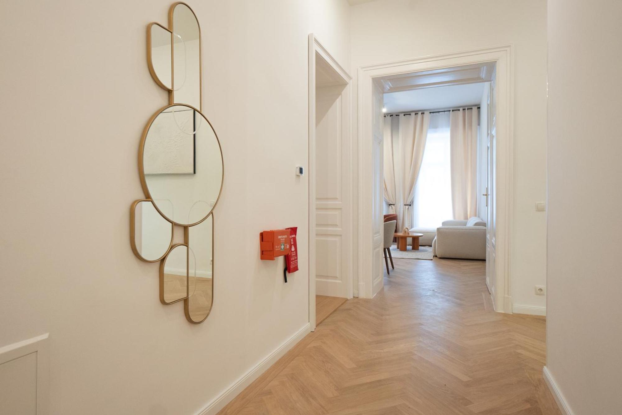 Chic & Cozy 104m2 Flat, Walk To Attractions Wien